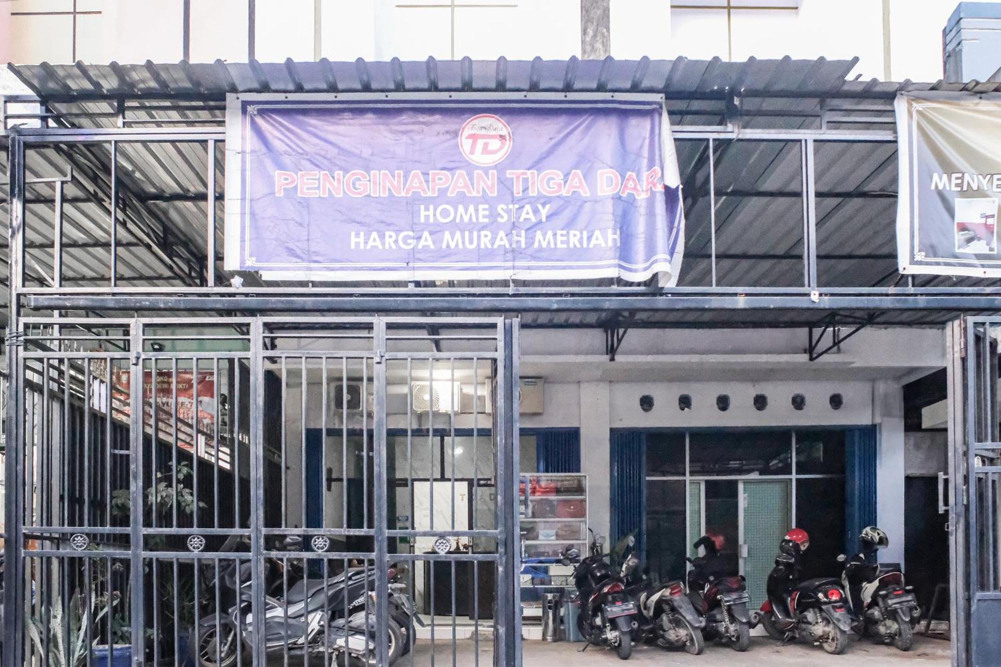 Oyo 93117 Penginapan Tiga Dara Jayapura Exteriér fotografie